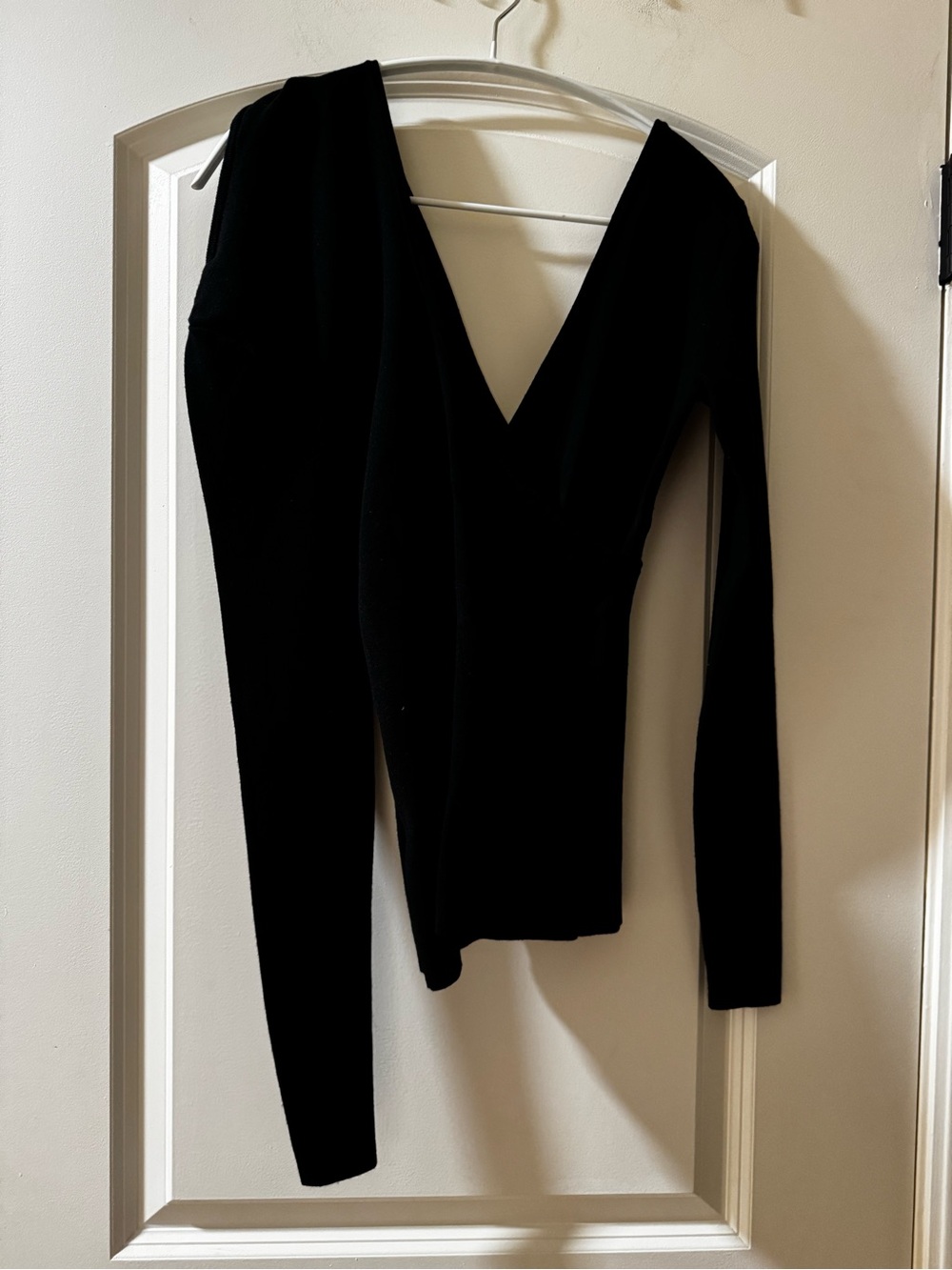 Elegant V-Neck Long Sleeve Top with Shoulder Cut-out Detail